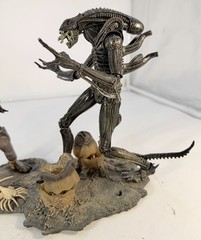 McFarlane Toys 2002 Movie Maniacs Alien vs. Predator Deluxe Set Action Figures