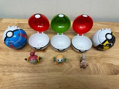 Pokemon Clip-N-Go Pokeball with Mini Figurines & Throw-N-Pop Pokeball- Lot
