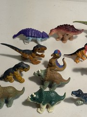 Jurassic Park Lost World Mini Hatchling Lot Of 20 T-rex Carnotaurus Collection