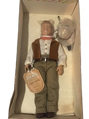 1981 JOHN WAYNE “SYMBOL OF THE WEST” COWBOY EFFANBEE ORIGINAL BOX PAPERS MINT