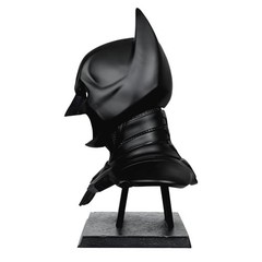 – DC Direct Batman: the Dark Knight (2008) Cowl Replica 1:1 Scale