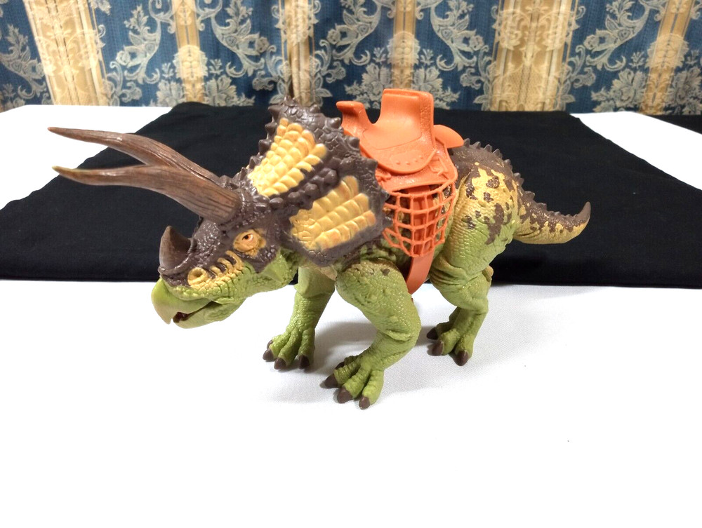 2017 Primal Clash Dino Commander Triceratops Figure Lanard with saddle Dinosaur