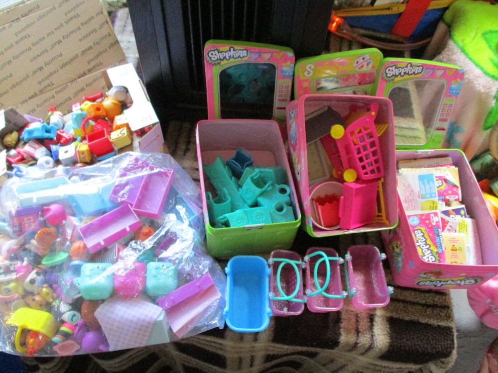 Shopkins- Disney Happy Places Mixed – Moose Figures, Accessories – Large Lot