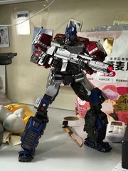 Brave Troops Toys BTT-02 Optimus Prim Transforming automotive robot NEW
