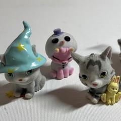 Lot of 7 Vintage Kitty In My Pocket & Puppy Figures – Flocked Cats & Dog