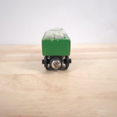 Thomas Wooden Railway Sodor China Clay 2 car Lot 1997 Britt Allcroft Red Green