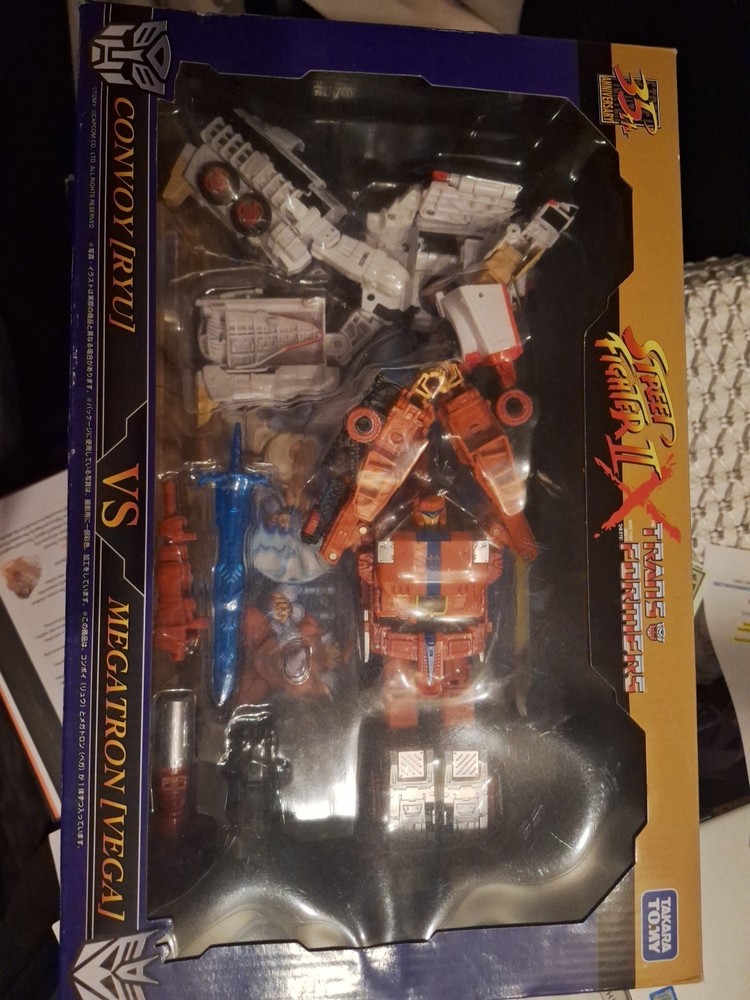 Street Fighter IIX Transformers Convoy RYU VS Megatron Vega 35th anniversary