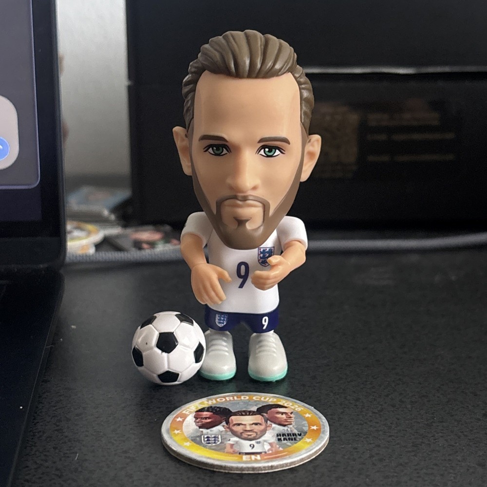ZURU FIFA World Cup Soccer Figure Ballers Harry Kane England with accessories
