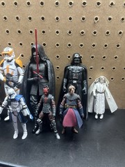 13 Star Wars figures ranging in size and origin see description for details!