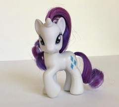My Little Pony Rarity Raised Leg Hoof Gem Carriage 2010 Brushable G4 FIM MLP