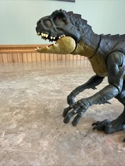Jurassic World Camp Cretaceous SCORPIOS REX Dino Escape – Slash ‘N Battle Figure