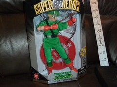 HASBRO DC SUPERHEROES 9 INCH FIGURE BOXED AQUAMAN GREEN ARROW LANTERN 3 FIGURES