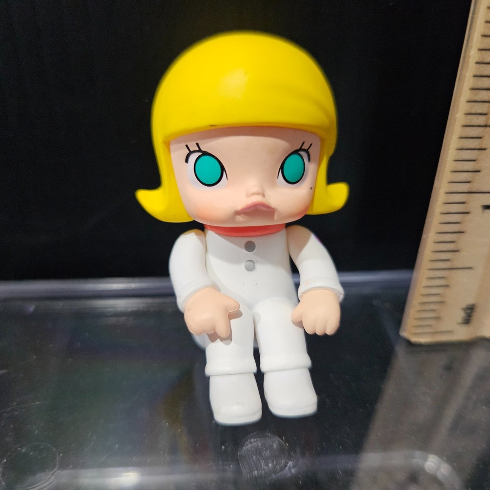 Pop Mart MOLLY CAR Series DAY DREAMER (No Space Ship) – CUTE!