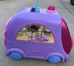 Doc McStuffins Get Better Mobile Clinic – Ambulance Works – Pull Along