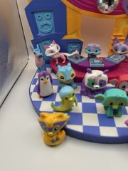 Animal Jam Club Geoz Dance Party With 17 Figure Lot