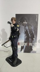 Resident Evil 2 Leon S Kennedy Figure With Weapons DAMTOYS DMS030