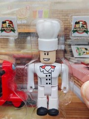 Roblox Virtual Item – Work at a Pizza Place Chef w/ Unscratched Code Figure