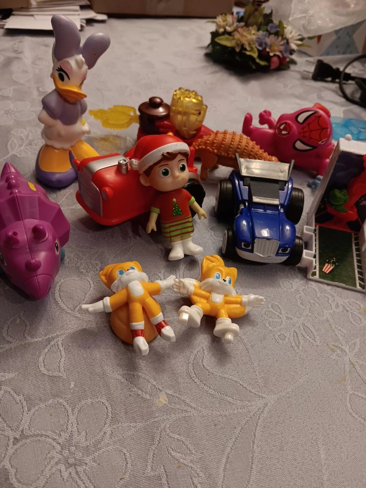 Collection Of Small Fast Food Toys! 12 Pieces