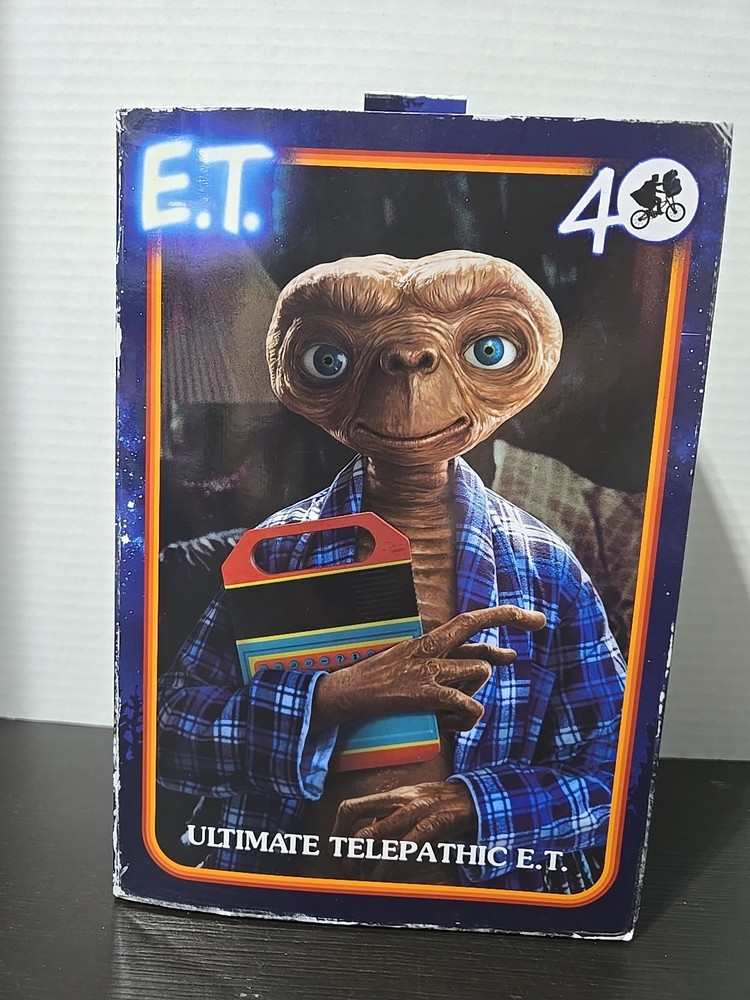 NECA Ultimate Telepathic E.T. – NEW – Box damage