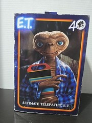 NECA Ultimate Telepathic E.T. – NEW – Box damage