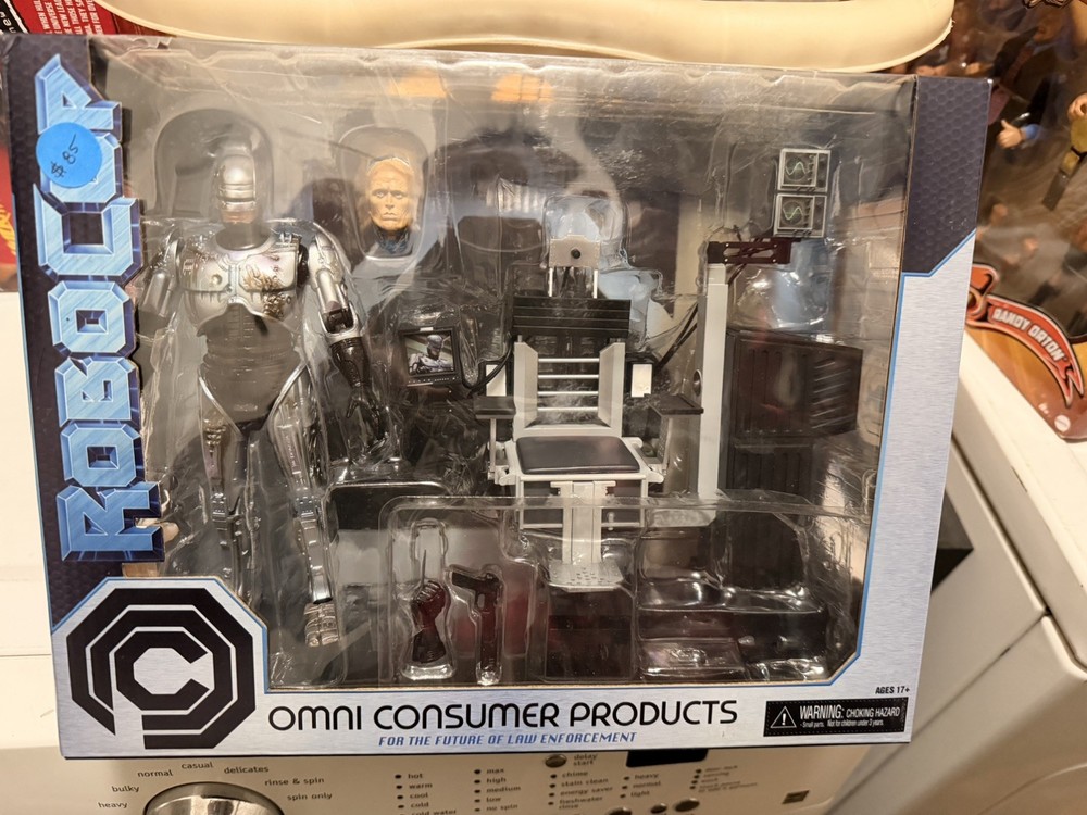 NECA Robocop Omni Consumer Products 7″ Action Figure & Chair Deluxe Box Set New