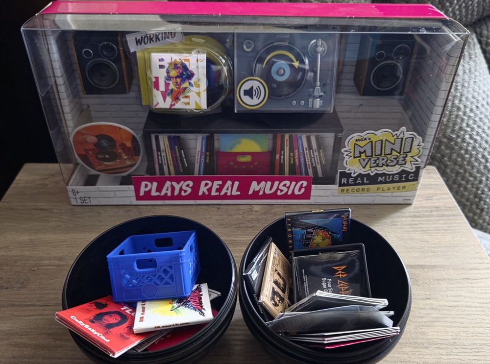 MGA miniverse Record Player With 2 Balls (8 Records) Plus One BONUS Record