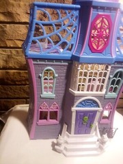 Disney Jr. Vampirina Scare B&B Doll Mansion Castle Play House Only. 27x15x11