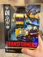 IN HAND HASBRO TRANSFORMERS AGE OF THE PRIMES VOYAGER COMBATICON SWINDLE FIGURE