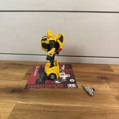 TRANSFORMERS STUDIO SERIES 86 BUMBLEBEE (COMPLETE) Figure Ships fast!