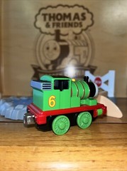 PERCY TAKES PLUNGE THOMAS FRIENDS TRAIN DIECAST TAKE Along Deluxe Play Scene Set