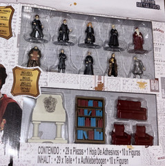 NEW Harry Potter Nano MetalFigs Value Pack Gryffindor Tower Display & 10 Figures