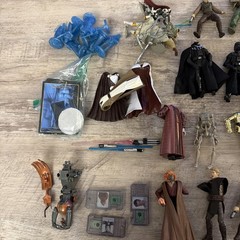 Star Wars Lot of Figures/Misc. – All Broken Figures – See Photos – For Parts