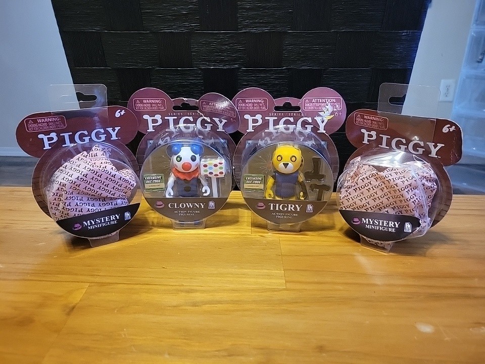 Lot Of 4 Piggy Action Figures. Tigry. Clowny. 2 Mystery. New/Old. Package Rough