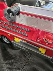 Paw Patrol Ultimate Rescue Fire Truck Ladder Lights Sound Marshall & Water Darts