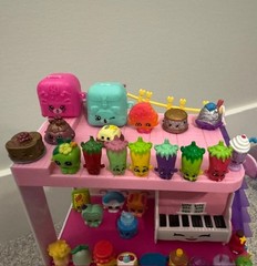 Shopkins House and 40-Kooky Cookie, Apple Blossom, Ultra Rare, Exclusive Bundle
