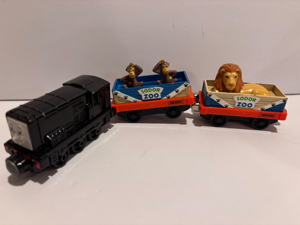 Thomas & Friends Engine Zoo Monkeys and Lion Train Cars Learning Curve