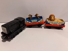 Thomas & Friends Engine Zoo Monkeys and Lion Train Cars Learning Curve