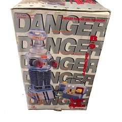 LOST IN SPACE THE CLASSIC SERIES 10″ B-9 REMOTE CONTROL ROBOT 1998 TOY ISLAND