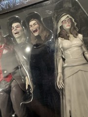 Epic Universe – Dark Universe Dracula’s Bride and Dracula Action Figure NEW