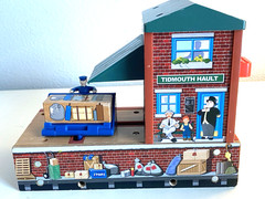 2013 TIDMOUTH HAULT Thomas the Train RAILWAY W/ BAGGAGE CARGO PIECE RARE