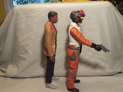 STAR WARS The Force Awakens 11″ Poe Dameron w/ GUN & Jakku Finn Action Figures