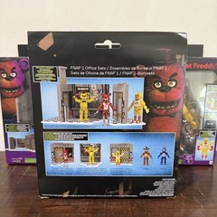 FNAF Five Nights at Freddy’s Jazwares Classic Chica Office Set 5″ Figure DAMAGE