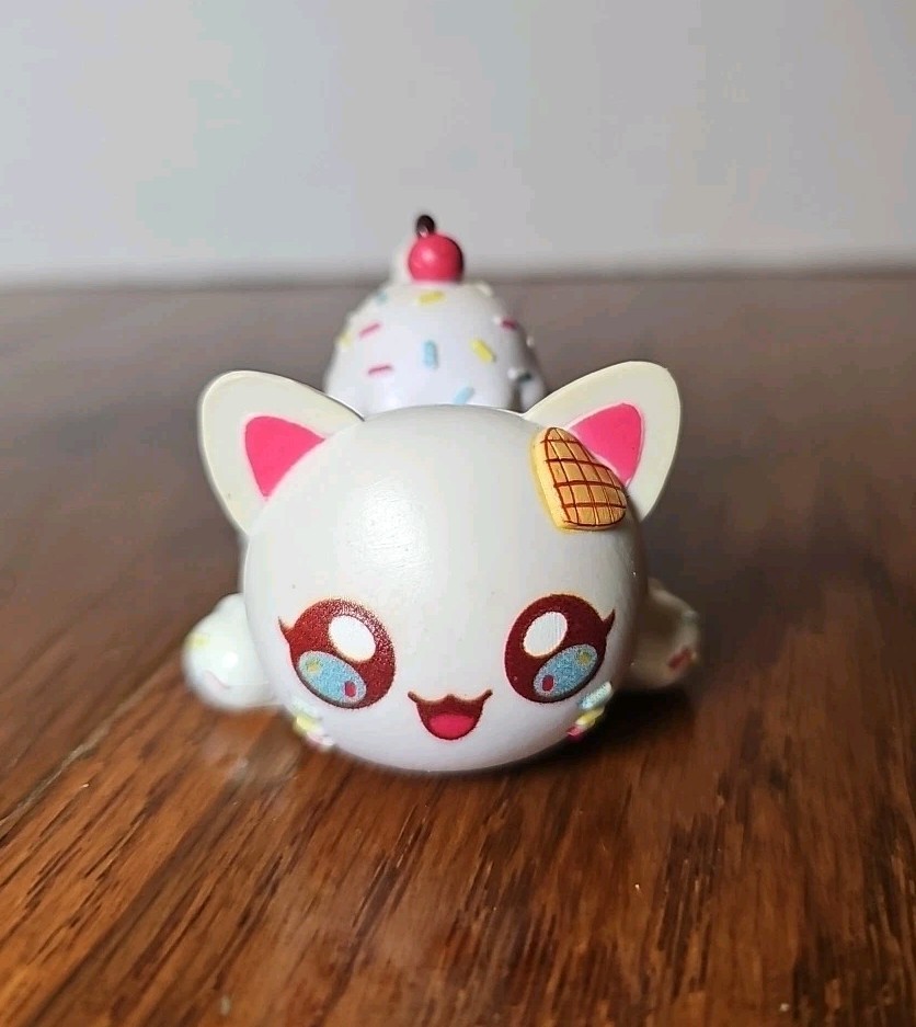 Bonkers Toy Co. Aphmau Meemeows 2″ Ice Cream Sundae Cat Figure Cake Topper