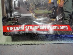 Vietnam 9th Infantry Soldier G.I. Joe 12″ Action Figure Set 2001 damaged box