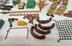 1990s era DAMAGED Military Vehicles Figures & Acc. Lot TANKS, Boats, Jeeps, Jets