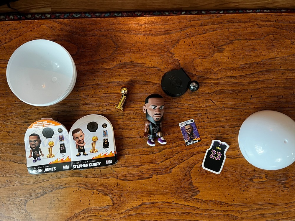 2024 Zuru NBA Ballers LeBRON James Super Rare Los Angeles Lakers with Trophy