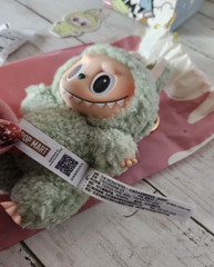 Pop Mart LaBuBu “Exciting Macaron” Green Grape Bag Box Card