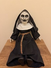 Mezco Toyz: The Conjuring Universe – The Nun 18-Inch Deluxe Doll Figure