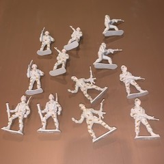 Vintage 2.5” TOY SOLDIERS Lot Of 12 in Camouflage Uniforms