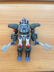USED OPTIMUS PRIMAL TRANSFORMERS WFC KINGDOM LOOSE COMPLETE